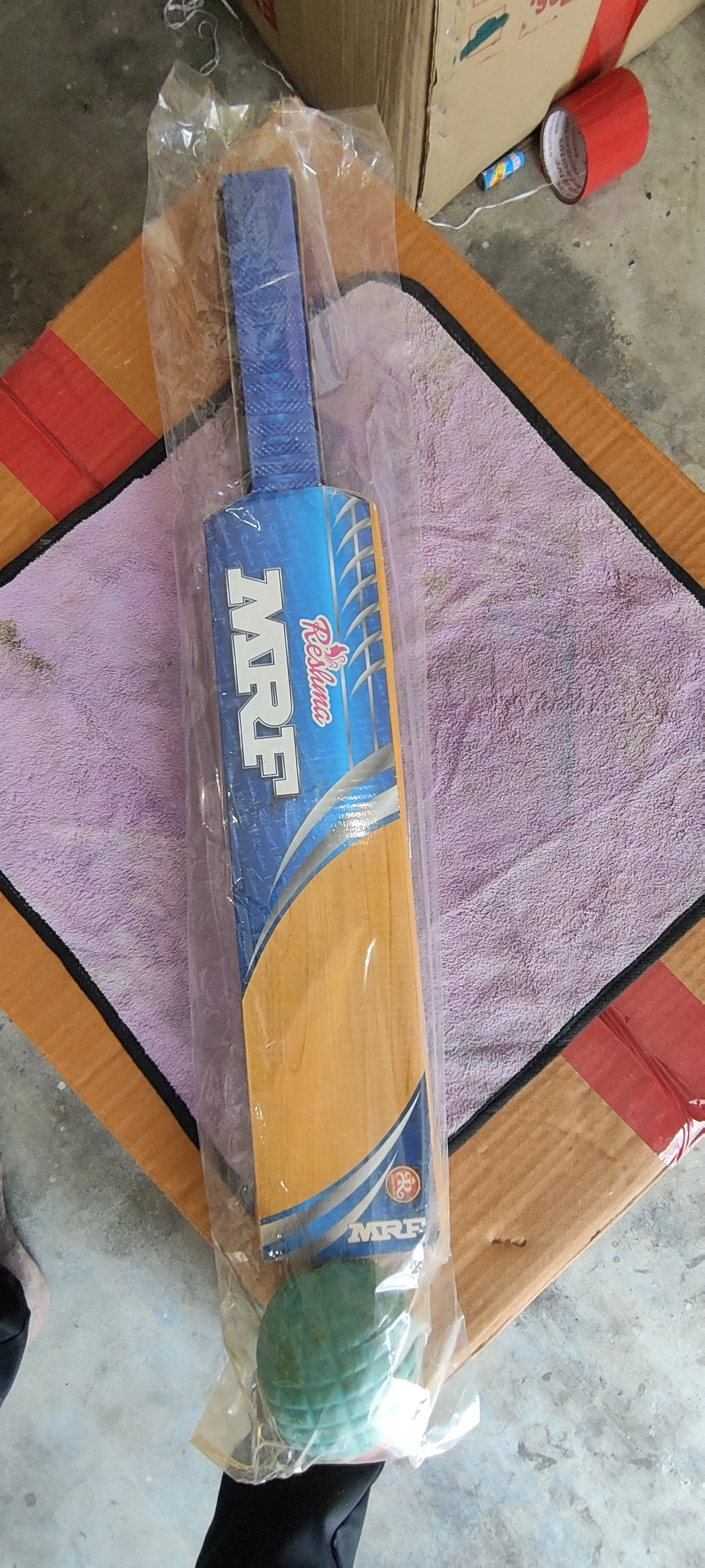 MRF ( bat ball ) - Sharvesh Crackerszone